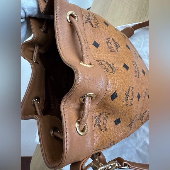 MCM cognac bucket bag with dustbag - Picture 14 of 15